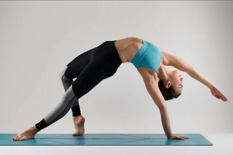 Vinyasa, Power Yoga và Ashtanga là những hình thức yoga có cường độ cao hơn, phù hợp với mục tiêu giảm mỡ. 