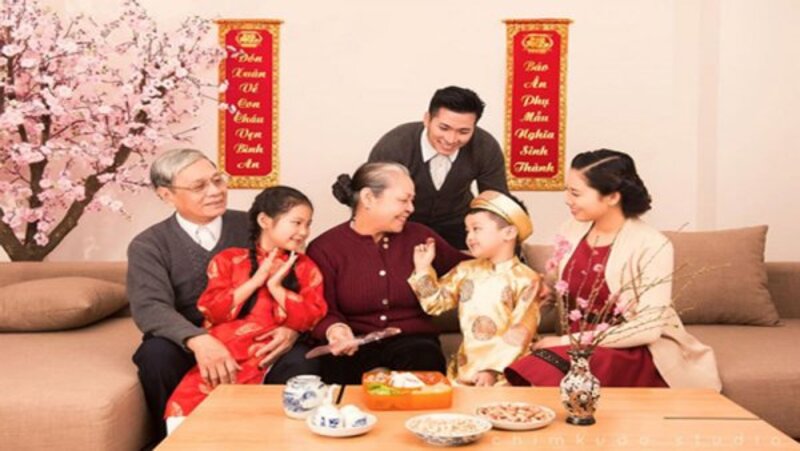 Vợ chồng bình đẳng trong hôn nhân, cùng có trách nhiệm yêu thương, tôn trọng, chăm sóc nhau và xây dựng gia đình. 