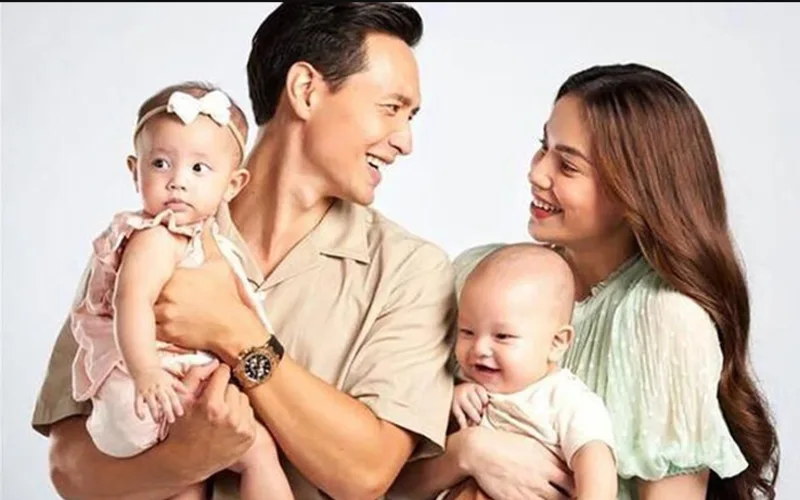 Lisa và Leon là cặp song sinh đáng yêu, thường xuất hiện trong hình ảnh gia đình Hồ Ngọc Hà