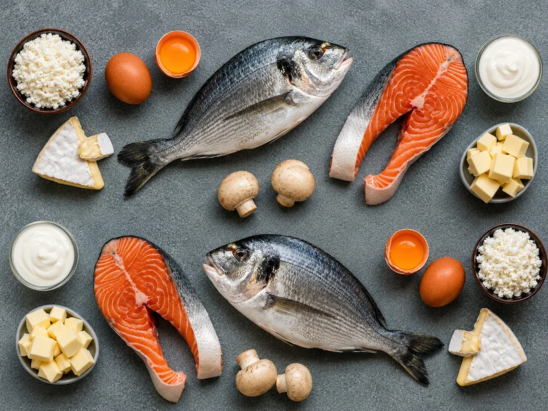 Cá hồi và các loại cá béo giàu omega-3 giúp bổ sung chất béo có lợi trong chế độ dinh dưỡng chống lão hóa.